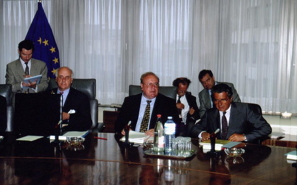 Bangemann in 1994 with members of his group that produced the report Europe and the Global Information Society - Raymond Reuter/Sygma via Getty Images