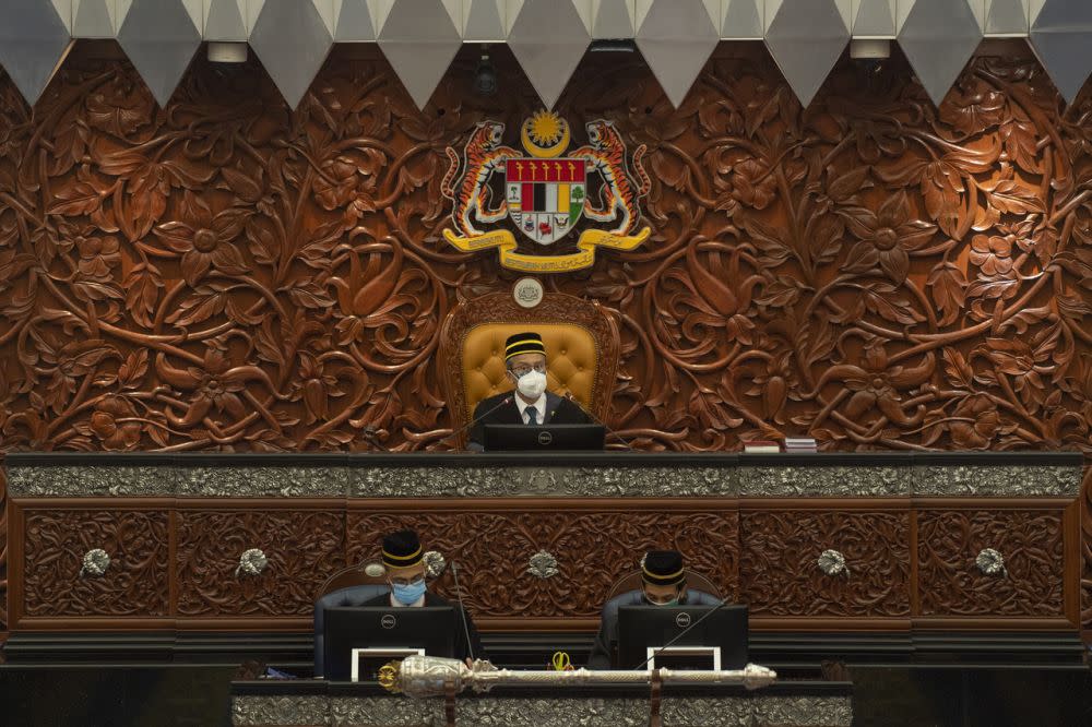 Azhar said provisions within the Parliamentary Standing Orders only accords him the power to add 15 more minutes to the day’s session. — Bernama pic