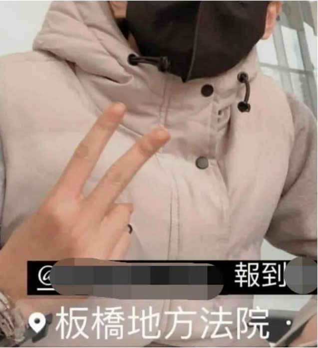 <strong>涉犯殺人未遂的15歲國三生，被移送少年法庭竟然拍照比YA打卡。（圖／翻攝臉書）</strong>