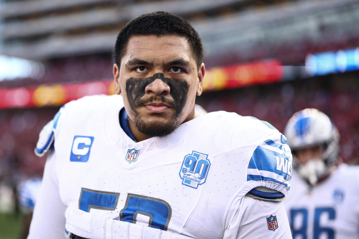 SANTA CLARA, CA - JANUARY 28: Penei Sewell #58 of the Detroit Lions gives a speech in the team huddle prior to the NFC Championship NFL football game against the San Francisco 49ers at Levi's Stadium on January 28, 2024 in Santa Clara, California. (Photo by Kevin Sabitus/Getty Images)