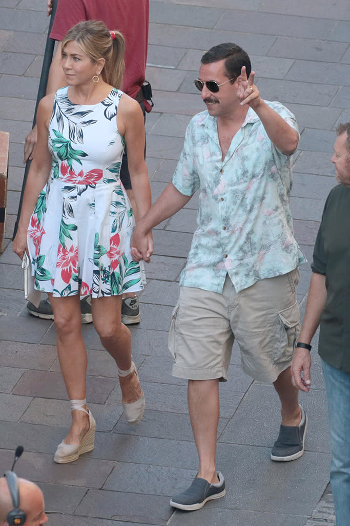 Jennifer Aniston and Adam Sandler are seen on the set of <em>Murder Mystery</em> on Aug. 27, 2018 in Milan, Italy. (Photo: TheImageDirect.com)