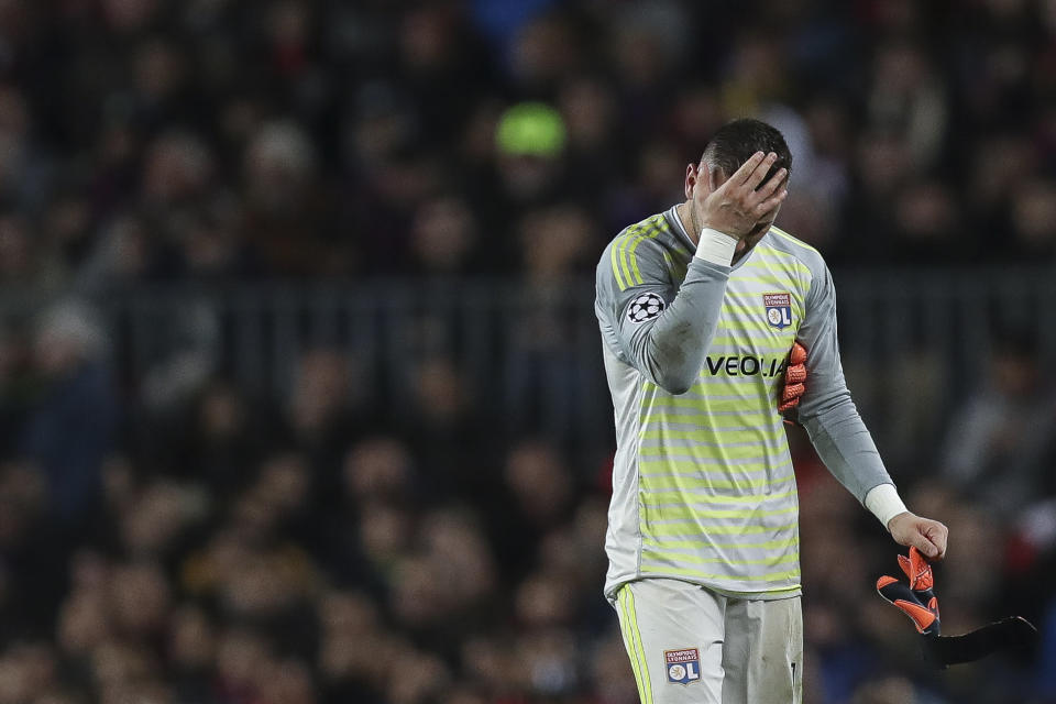 BARCELONA, SPAIN - MARCH 13: Anthony Lopes of Olympique Lyonnais leaves the pitch during the UEFA Champions League Round of 16 Second Leg match between FC Barcelona and Olympique Lyonnais at Nou Camp on March 13, 2019 in Barcelona, . (Photo by Maja Hitij/Getty Images)