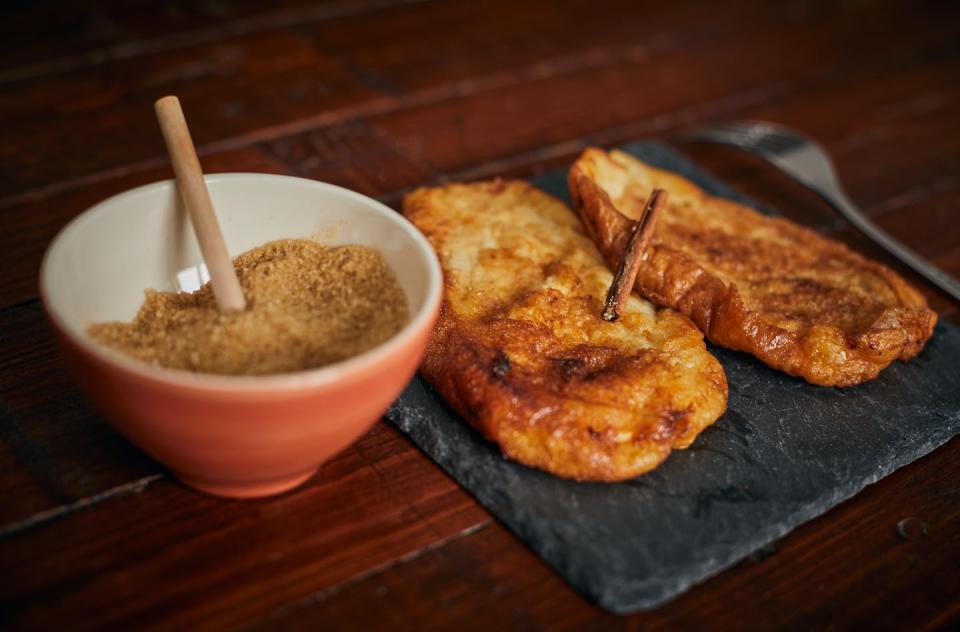 <span class="caption">Torrijas.</span> <span class="attribution"><a class="link " href="https://www.shutterstock.com/es/image-photo/french-toasttorrijas-typical-holy-week-food-1698702847" rel="nofollow noopener" target="_blank" data-ylk="slk:Shutterstock / Jose Luis Duenas;elm:context_link;itc:0;sec:content-canvas">Shutterstock / Jose Luis Duenas</a></span>