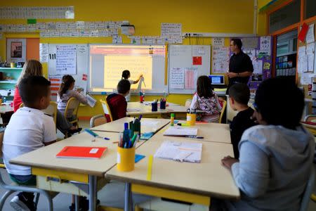 School children work in their classroom at the Primary School Les Ormeaux in Montereau-Fault-Yonne near Paris, France, June 18, 2018. REUTERS/Gonzalo Fuentes/Files