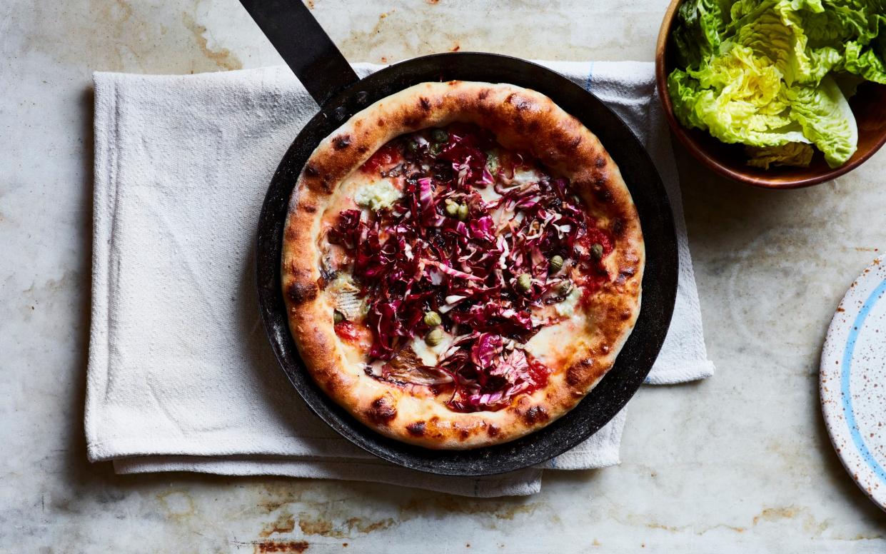 Gorgonzola and caper frying-pan pizzas