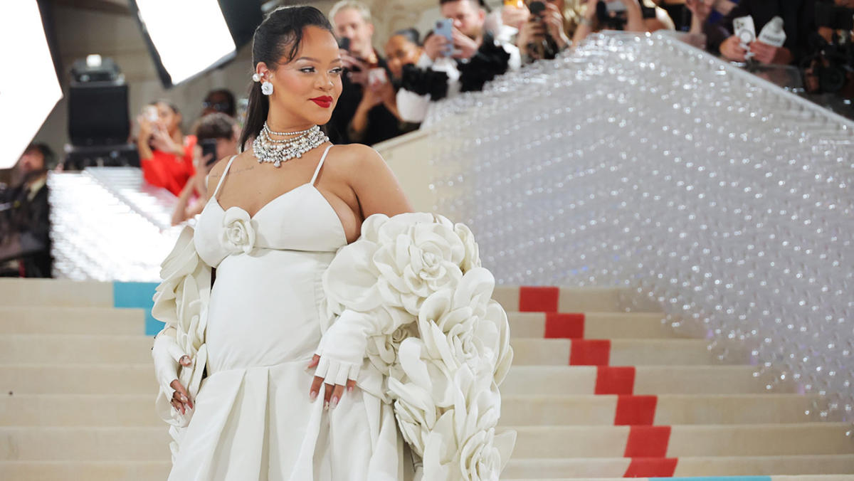 Met Gala 2023: Rihanna Closes the Carpet in a Valentino Cape of Iconic ...