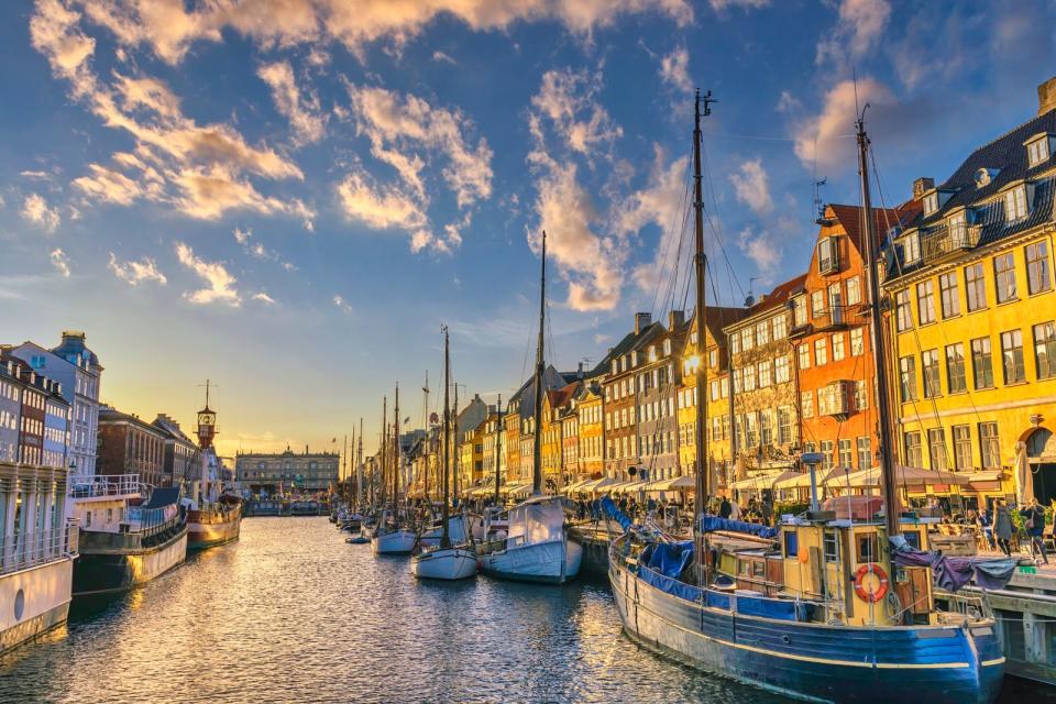 Die Hauptstadt Dänemarks ist wirtschaftliches und kulturelles Zentrum des Landes, besonders Start-ups zieht es nach Kopenhagen. Auch auf der Liste der Städte mit der höchsten Lebensqualität landet die nordeuropäische Metropole immer weit vorne - 2021 auf Platz zwei. (Bild: iStock/Noppasin Wongchum)