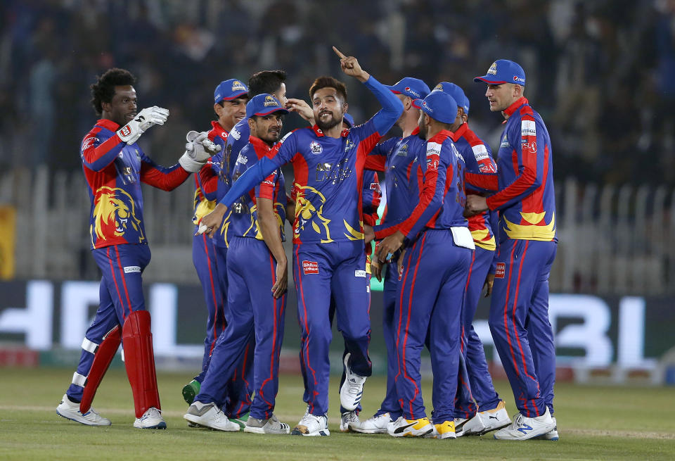 Karachi Kings pacer Mohammad Amir, center, celebrates after taking the wicket of Peshawar Zalmi batsman Tom Banton during their Pakistan Super League T20 cricket match in Rawalpindi, Pakistan, Monday, March 2, 2020. (AP Photo/Anjum Naveed)