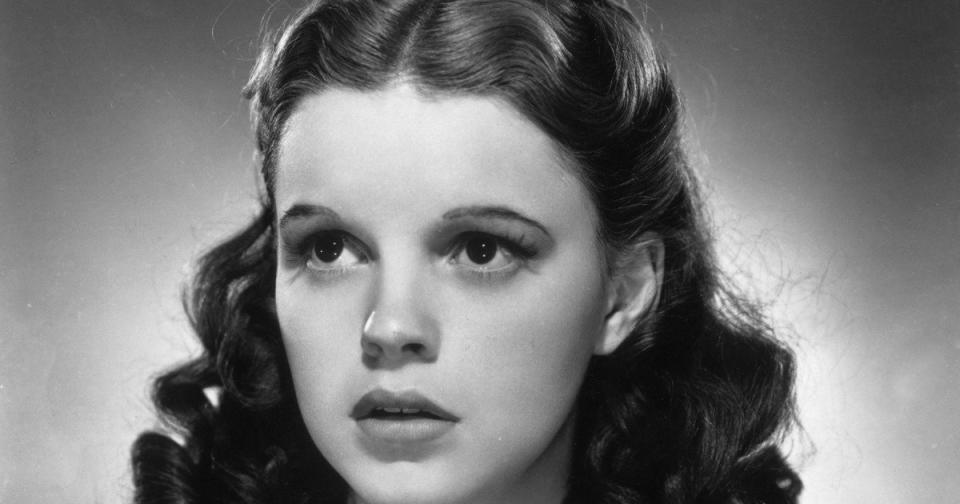 12 Gorgeous Throwback Photos of Judy Garland in Her Prime