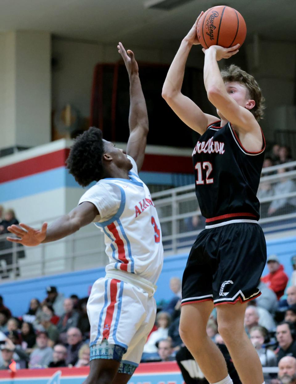 Carrollton's Jaxon Rinkes attempts a shot over Alliance's Ramhir Hawkins in the second half Friday, Jan. 20, 2023.