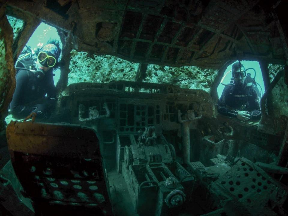 Divers at the A300 dive site.