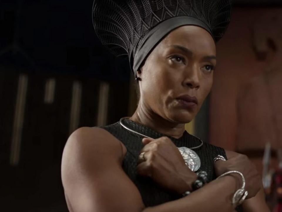 Angela Bassett as Queen Ramonda doing the Wakanda Forever salute.