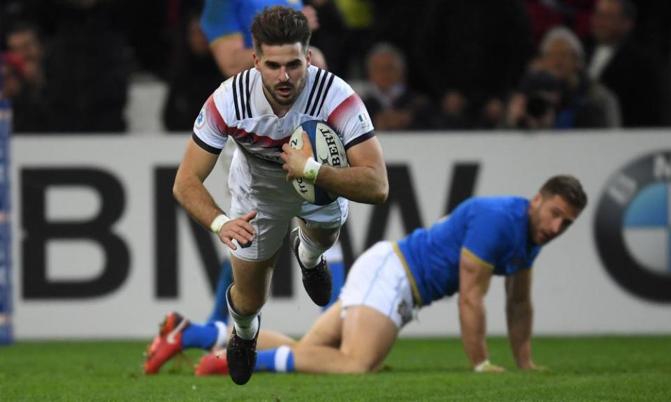 Hugo Bonneval scores France’s second try