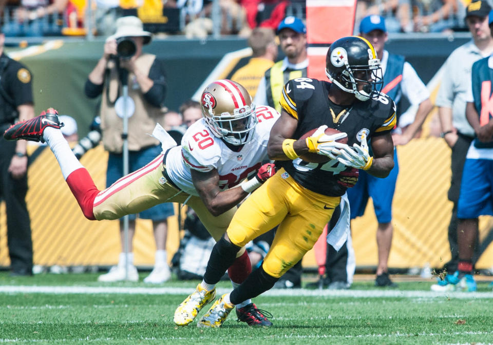 September 20 2015: Pittsburgh Steelers wide receiver Antonio Brown (84) runs after a catch during the first half in the game between the Pittsburgh Steelers and the San Francisco 49ers at Heinz Field in Pittsburgh, Pennsylvania. (Photo by Justin Berl/Icon Sportswire/Corbis via Getty Images)