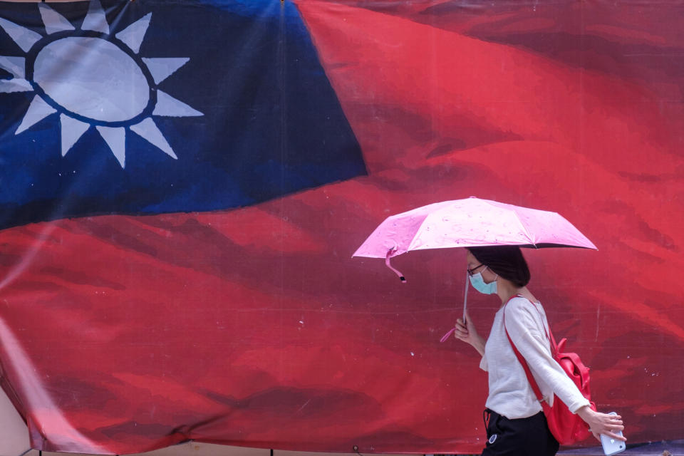 台灣一項民調顯示，民眾最支持「永遠維持現狀」，其支持度從30年前的9.8%提升至如今的33.2%。