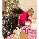 <p><span>7. Zayn celebrated the holidays with the supermodel and her fam — and they made gingerbread houses. That’s next-level sweetness. </span>(Photo: <a rel="nofollow noopener" href="https://www.instagram.com/p/BdHMTXfBiLc/?taken-by=yolanda.hadid" target="_blank" data-ylk="slk:Yolanda Hadid via Instagram;elm:context_link;itc:0;sec:content-canvas" class="link ">Yolanda Hadid via Instagram</a>) </p>