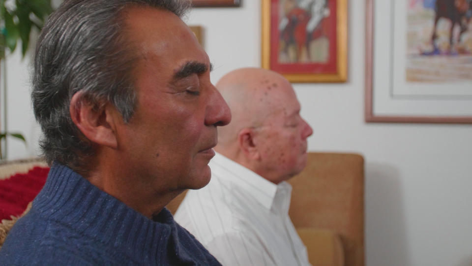 Azim Khamisa, left, and Ples Felix meditate together. (Photo: HuffPost)