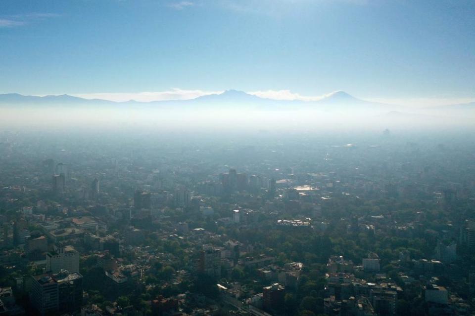 MEXICO-ENVIRONMENT-POLLUTIONAerial view showing low visibility due to air pollution in Mexico City, on January 1, 2021, during the COVID-19 coronavirus pandemic. (Photo by ALFREDO ESTRELLA / AFP) (Photo by ALFREDO ESTRELLA/AFP via Getty Images)