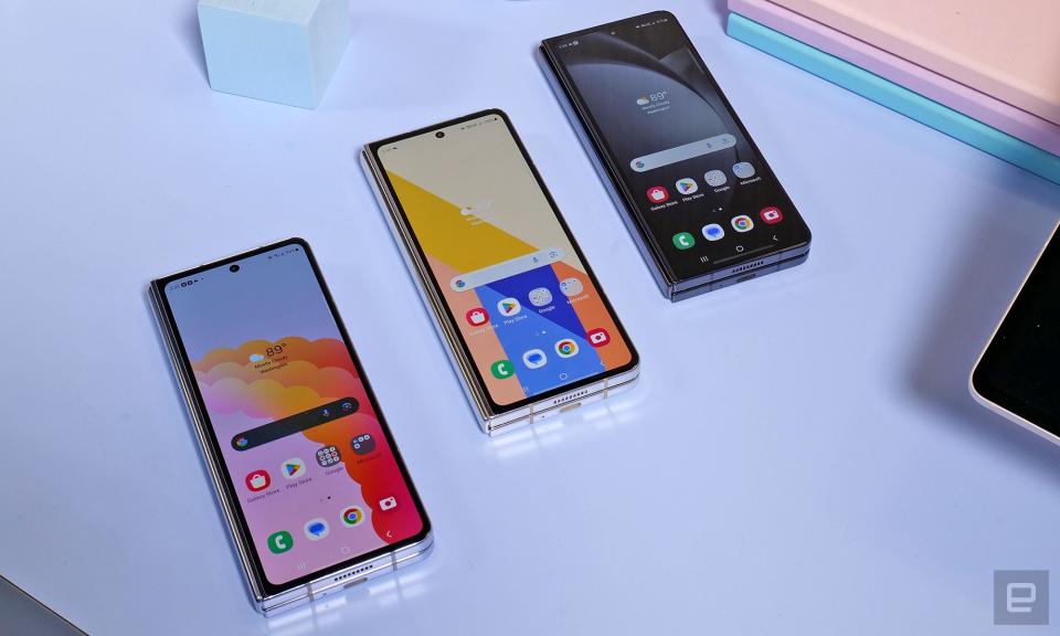 <p>Hands-on photo of the new Samsung Galaxy Z Fold 5 smartphone.</p> 