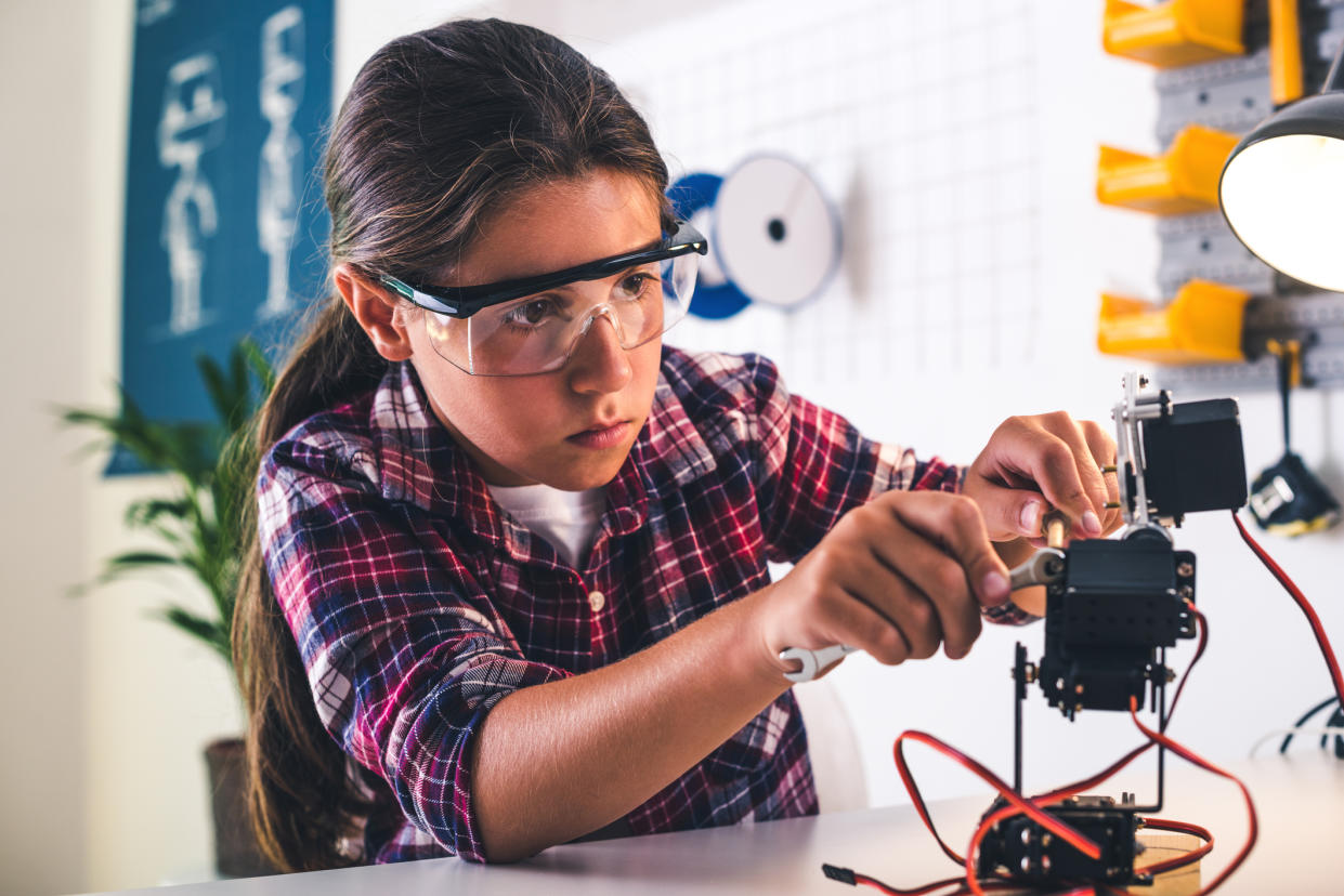 STEM toys are the perfect holiday gift. (Photo: Getty Images)