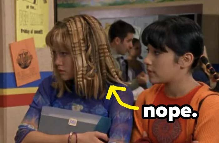 Hilary Duff wears crimped hair in an episode of Lizzie McGuire