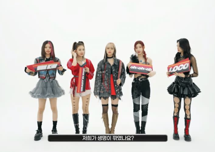 ITZY2的成員有娜(右)因為新歌造型過於性感，引韓網熱議。(圖／翻攝自theqoo)