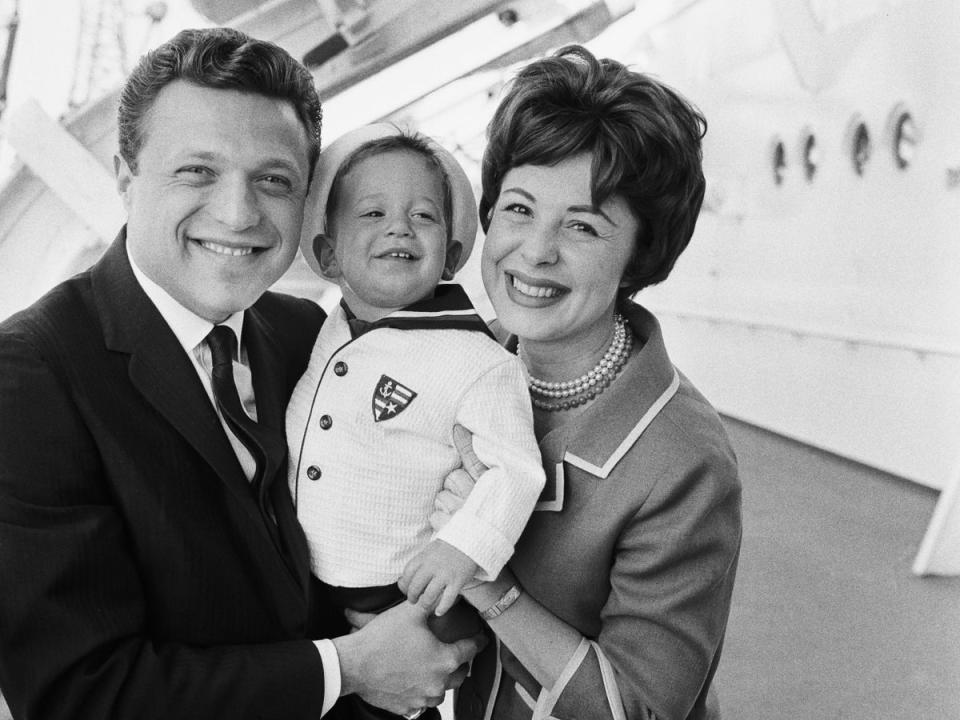 Steve Lawrence and wife Eydie Gormé with their son David (Getty Images)