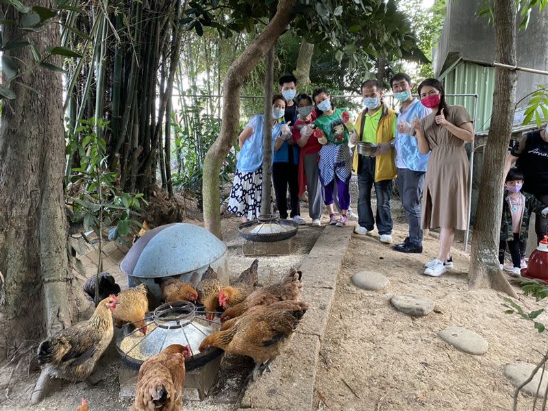 頂新和德助方舟教養院打造夢想雞舍，從養雞生蛋到製作有機蛋捲自給自足（圖／頂新和德提供）