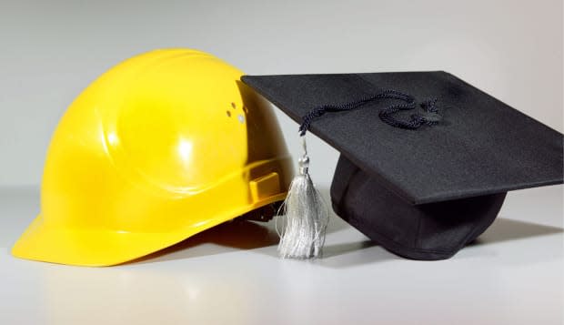 Workers helmet ( worker ) and bachelor berett ( academic ).