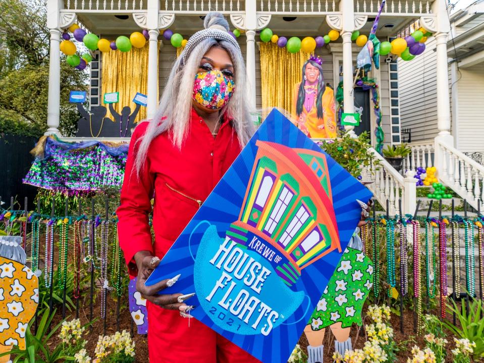 House floats sign New Orleans Mardi Gras 2021