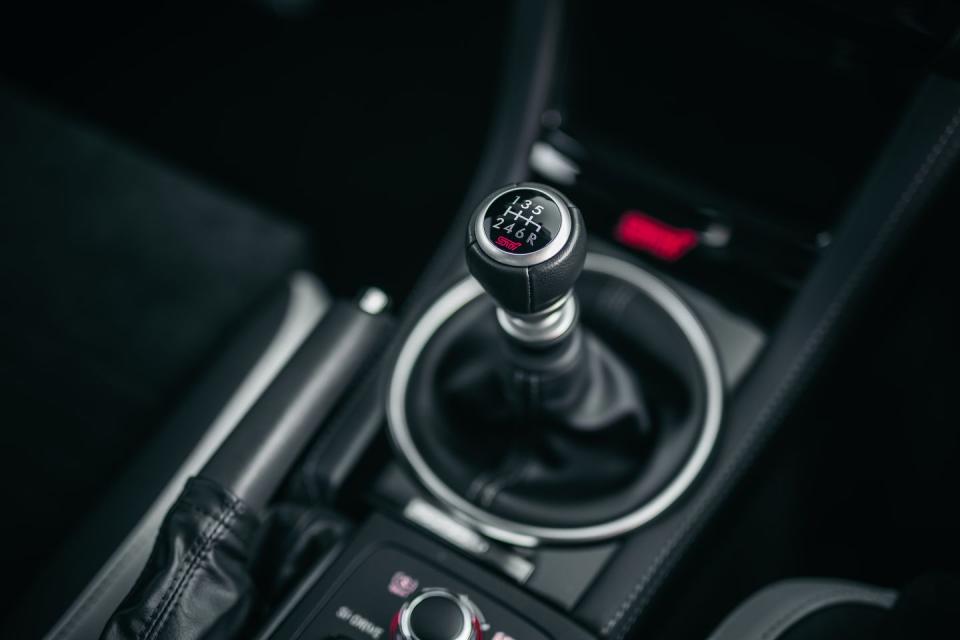 <p>The six-speed manual transmission and center differential controls, as well as the engine mode selector, are all familiar.</p>