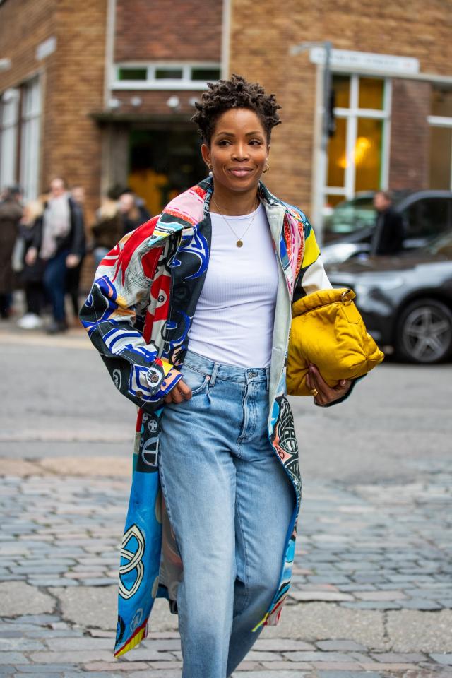 25 Ways To Style Baggy Jeans With Everything, From Blazers To Crop Tops