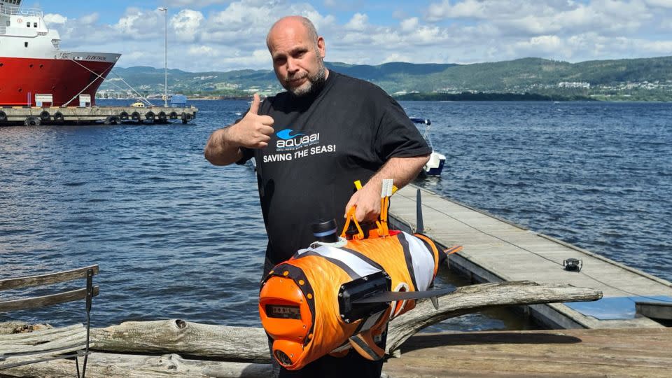 Aquaai co-founder and Chief Visionary Officer Simeon Pieterkosky holding an underwater drone. - Aquaai