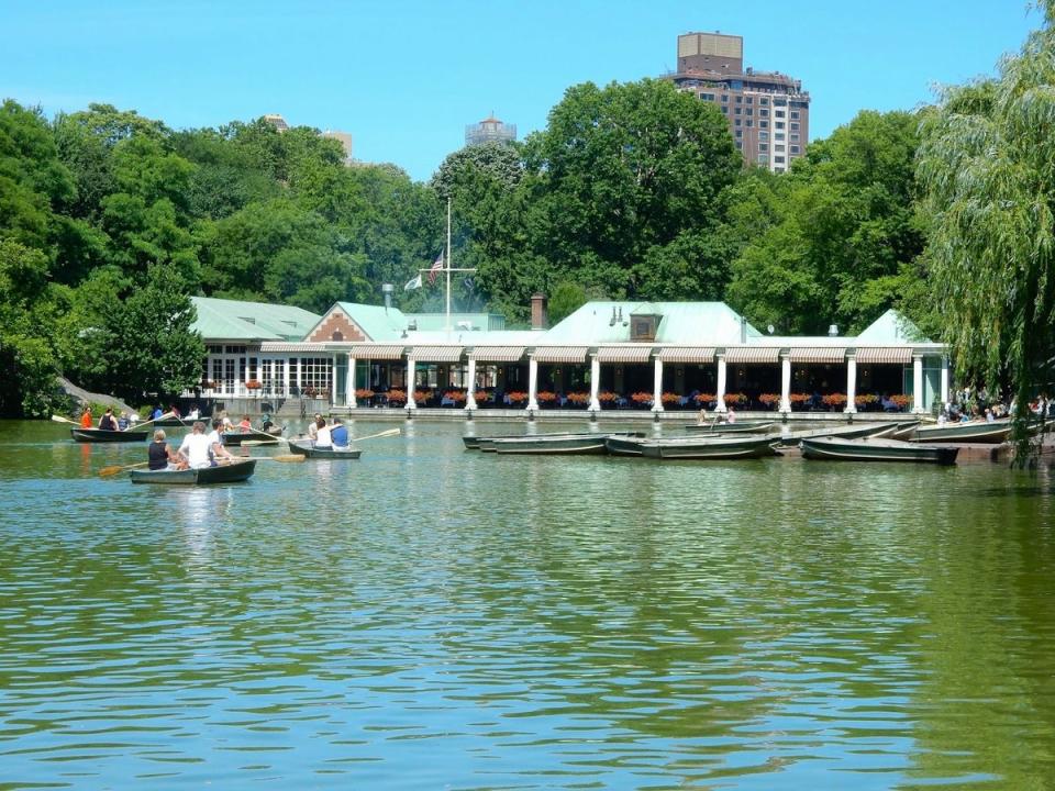 紐約中央公園嘅地標餐廳Central Park Loeb Boathouse亦暫時倒閉。 （圖：NY Central Park@FB） 