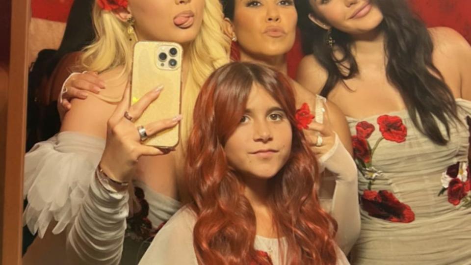 <p>Girls' selfie: Alabama snaps a mirror pic with Kourtney, Atiana and Penelope Disick. </p>