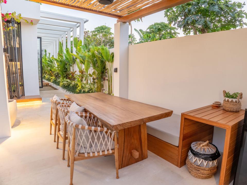 An outdoor dining area