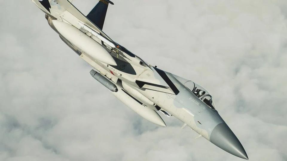 A US Air Force F-15C Eagle carrying an infrared search and track (IRST) pod. This is one of many specialized podded capabilities members of the F-15 family, including the F-15EX, can carry. <em>USAF</em>