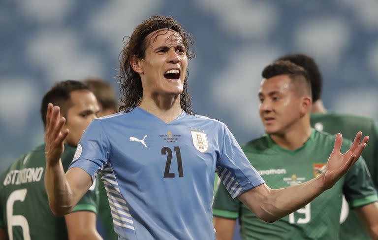 El atacante uruguayo Edinson Cavani pudo venir a Boca, pero se quedó en Manchester; ahora, está en la Copa América (AP Foto/Andre Penner)