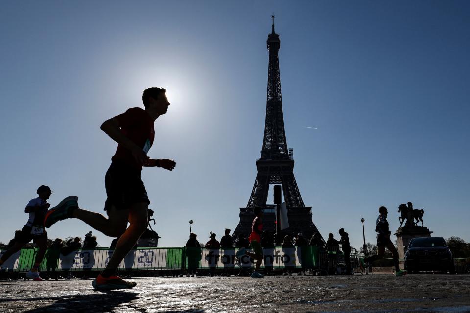 Runners compete in front of the Eiffel Tower during the 45th edition of the Paris Marathon, 42,195 km, on April 3, 2022.
