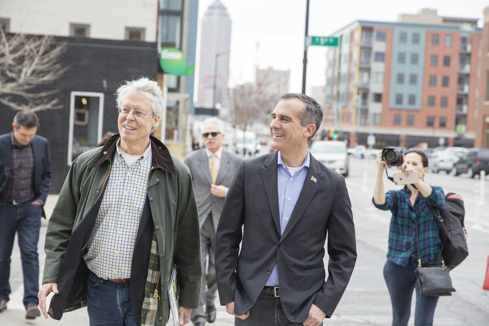 Garcetti walks with Des Moines Mayor Frank Cownie in the Des Moines East Village on April 13. Garcetti campaigned for then-Sen. Barack Obama from an office in the East Village in 2008. (Photo: KC McGinnis for Yahoo News)