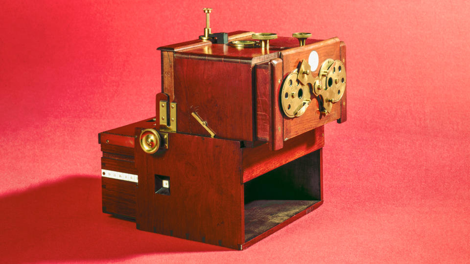 A stereoscopic camera made by J B Dancer of Manchester. Dancer was also known for his thermometers, clocks, microscopes and microphotographs. The camera has several features which were novel at the time. Stereophotographs were made in those days by placing two cameras side by side or by taking two separate exposures using one camera which was moved through a small arc between the two exposures. One of the latter type, Dancer's stereoscopic camera is a very early binocular camera, possibly the earliest in existence. (Photo by SSPL/Getty Images)