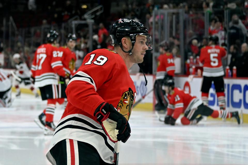 Chicago Blackhawks center Jonathan Toews warms up before the game against the New Jersey Devils.