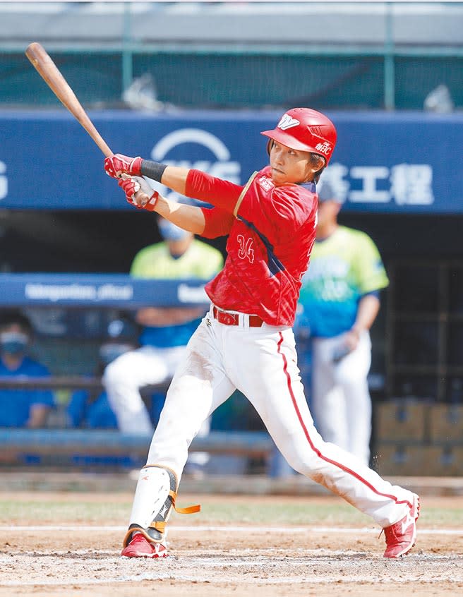 張祐銘昨天4打數3安打、兩分打點，獲選單場MVP。（陳怡誠攝）