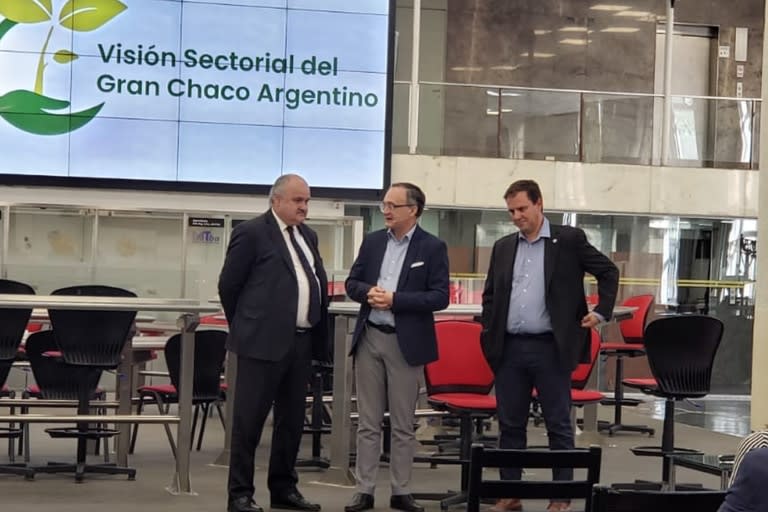 Mario Ravettino, presidente del Consorcio de Exportadores de Carnes ABC; Gustavo Idígoras, presidente de Ciara-Cec, y Andrés Costamagna, de la Sociedad Rural Argentina (SRA)