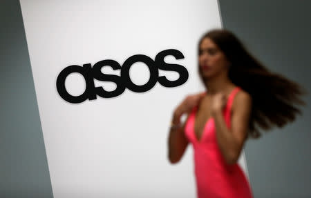 FILE PHOTO: A model walks on an in-house catwalk at the ASOS headquarters in London April 1, 2014. REUTERS/Suzanne Plunkett/File Photo