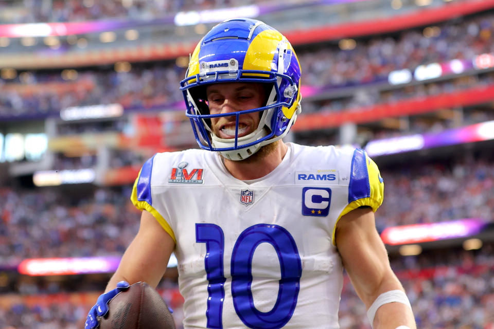 Cooper Kupp #10 de Los Angeles Rams es una estrella de fantasía