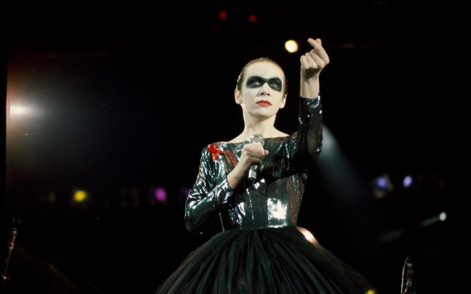 Annie Lennox at the Freddie Mercury Tribute Concert for AIDS Awareness, Wembley Stadium, 1992 - Michael Putland 