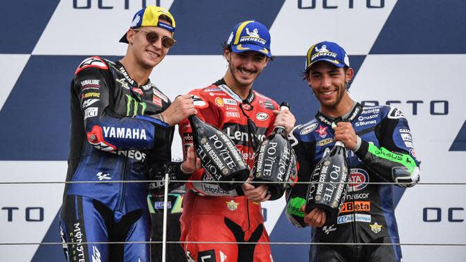 Balapan MotoGP San Marino 2021 dimenangkan oleh Francesco Bagnaia dari tim Lenovo Ducati dan disusul oleh sang pemuncak klasemen sementara, Fabio Quartararo dari tim Monster Yamaha. (AFP/Andreas Solaro)