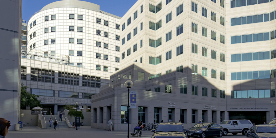 <span>Centro Médico Ronald Reagan – UCLA Health (Foto: Bauer-Griffin/Getty)</span>