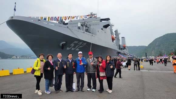 海軍敦睦遠航軍艦，蘇澳軍港開放參觀，歡迎宜蘭地區民眾前來支持海軍，登艦參觀。（記者董秀雲翻攝）